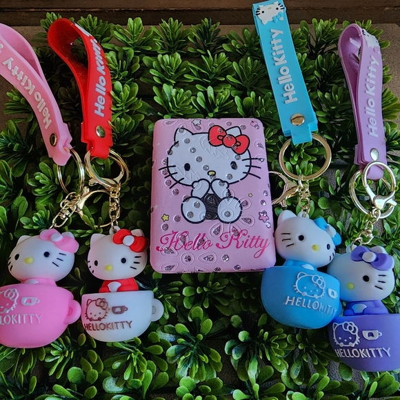 NEW Hello Kitty Lot Mirror and 4 Keychains - Picture 2 of 9